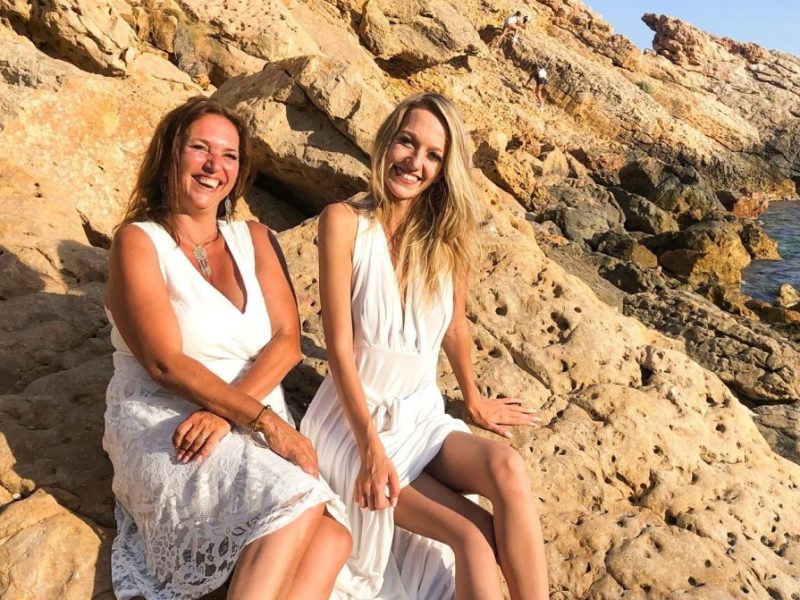 Vox-Stars schockieren mit einem pikanten Geständnis. Dabei sorgen Mutter und Tochter für Erotik bei „Goodbye Deutschland“.