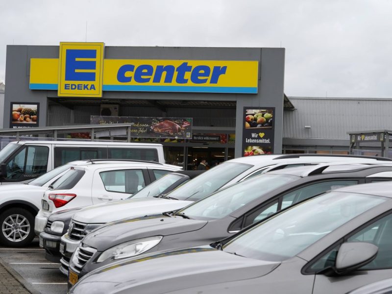 Edeka: Parkverbot an einem Sonntag? Jetzt sprechen die Supermärkte.