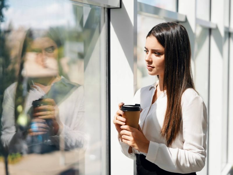 Lotto: Chef verspicht junger Mitarbeiterin viel Geld und ein Auto. Doch ihr ist das unangenehm, weil sie ein Geheimnis hat.