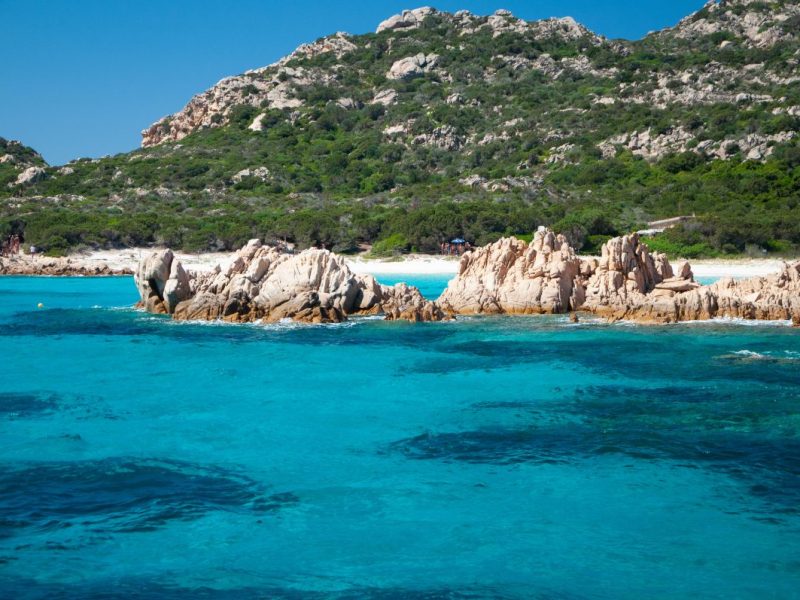 Urlaub auf Sardinien: Deswegen gibt es jetzt Wirbel um die rosa Strände.