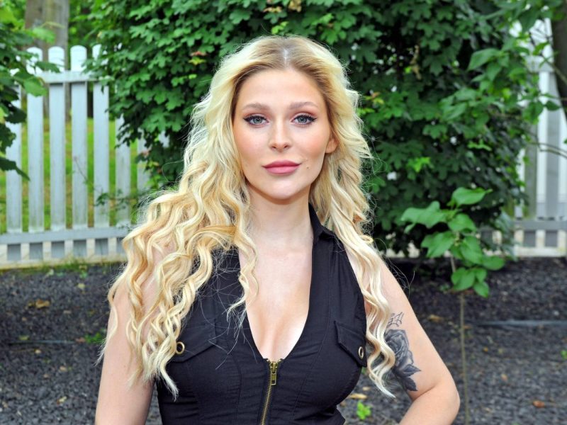 Marie Reim ist frisch verliebt.