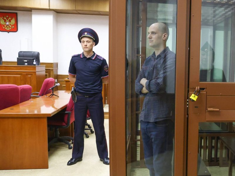 Der Prozess gegen Evan Gershkovich ist eröffnet. Dem Journalisten drohen bis zu 20 Jahre Haft.