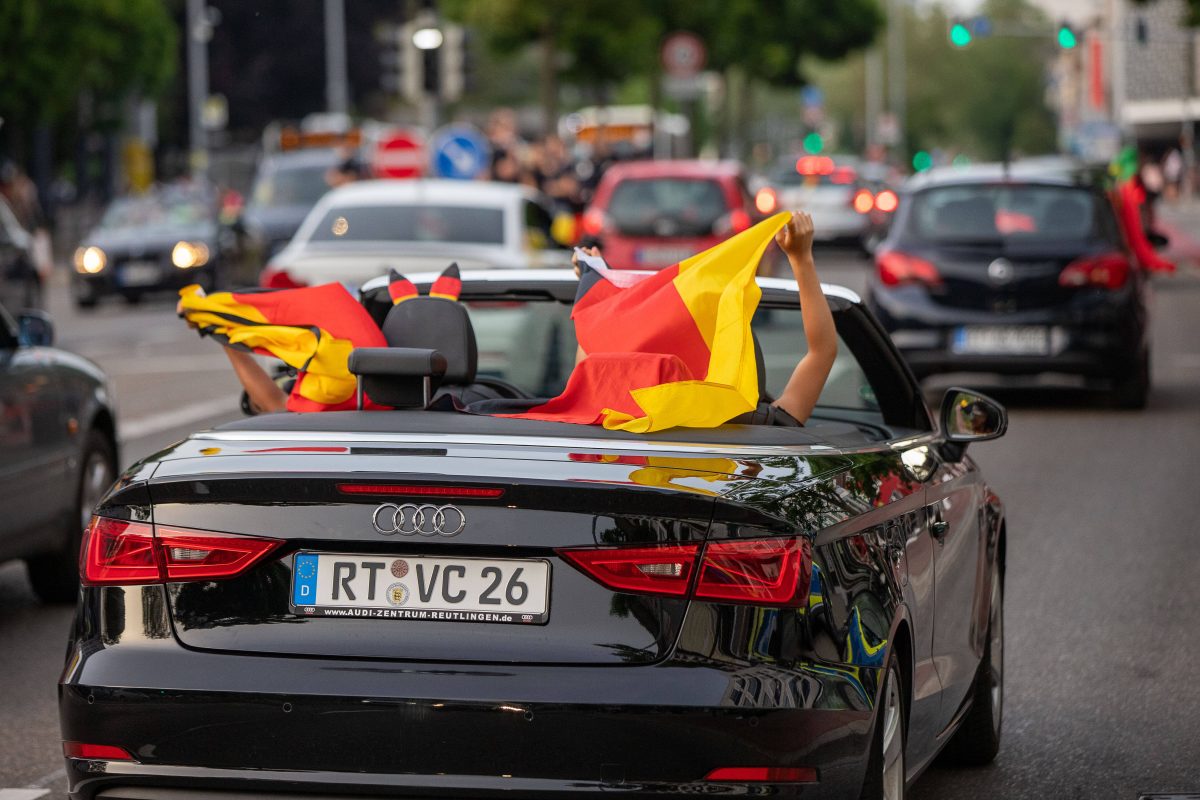 Während der EM 2024 müssen Autofahrer im Verkehr eine Sache beachten. (Symbolfoto)