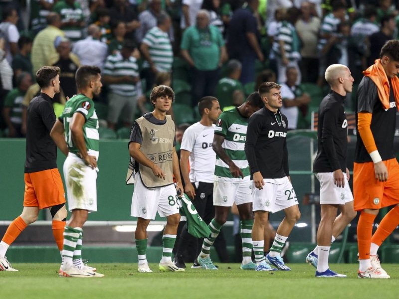 Er sollte zum FC Schalke 04 wechseln, doch sein Transfer scheiterte auf der Zielgeraden. Nun findet der Ex-Flirt doch einen neuen Verein.