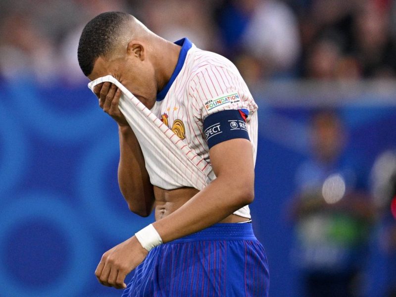 Im Spiel Österreich - Frankreich waren die Blicke vieler Anhänger auch auf Kylian Mbappé gerichtet. Eine Szene ließ die Fans ausrasten.
