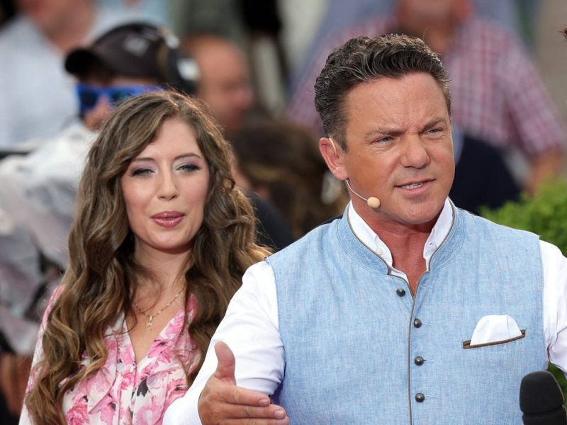 Der „Immer wieder sonntags“-Star spricht erstmals öffentlich über das dunkelste Kapitel seines Lebens und will damit anderen Mut machen...