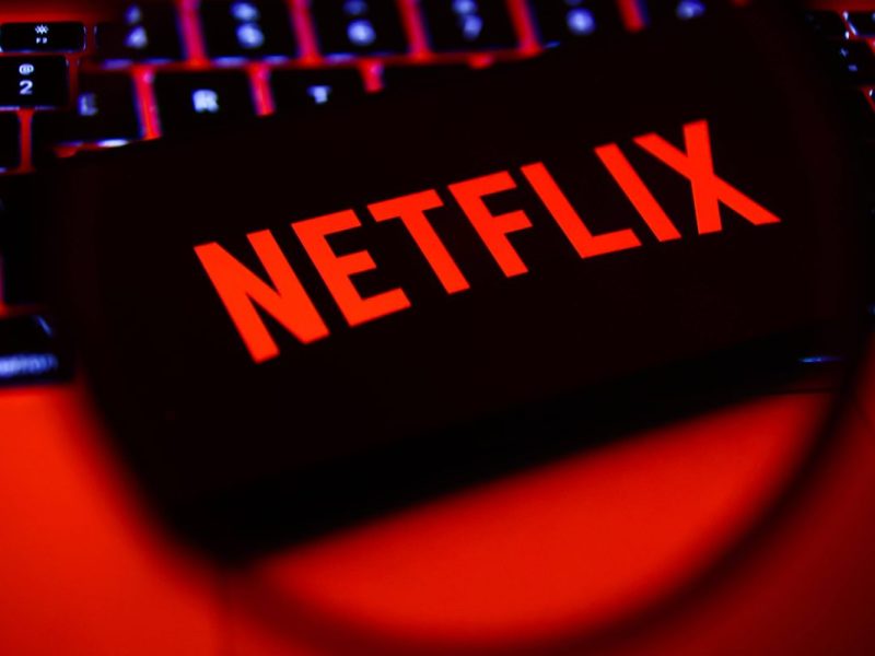 Zuletzt verärgerte Netflix seine Kunden hierzulande mit steigenden Abokosten. Wie du nun dennoch zum Schnäppchenpreis streamen kannst...