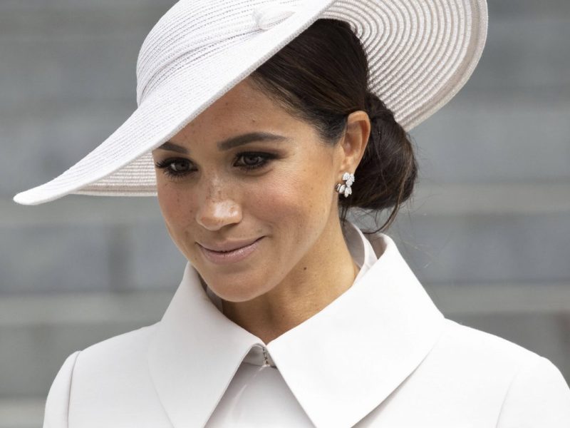 Meghan Markle hat sich nicht nur geographisch von den Royals distanziert. Doch eine Sache könnte ihr nun in die Karten spielen...