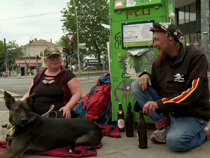 Punks bei Hartz Rot Gold