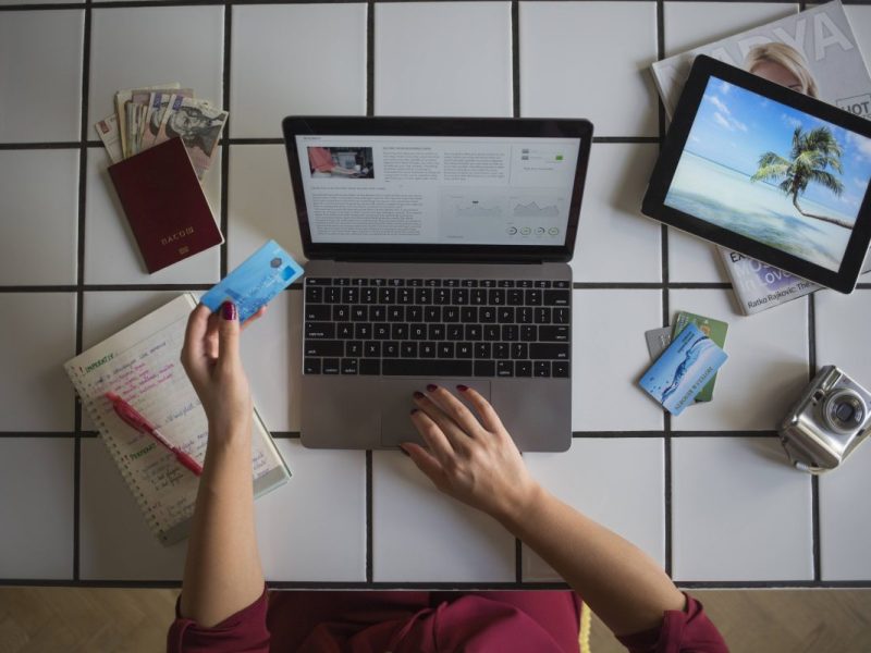 So kannst du spontan in den Urlaub fliegen