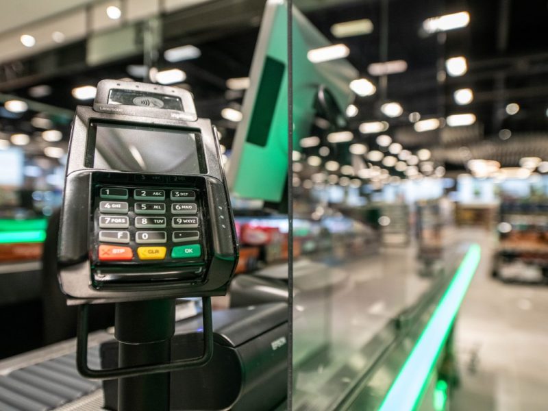 Edeka, Aldi und Co.: Kunden stoßen mit Debitkarte beim Bezahlen an ihre Grenzen