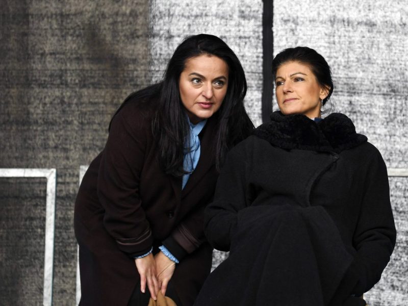 Sevim Dagdelen mit Sahra Wagenknecht