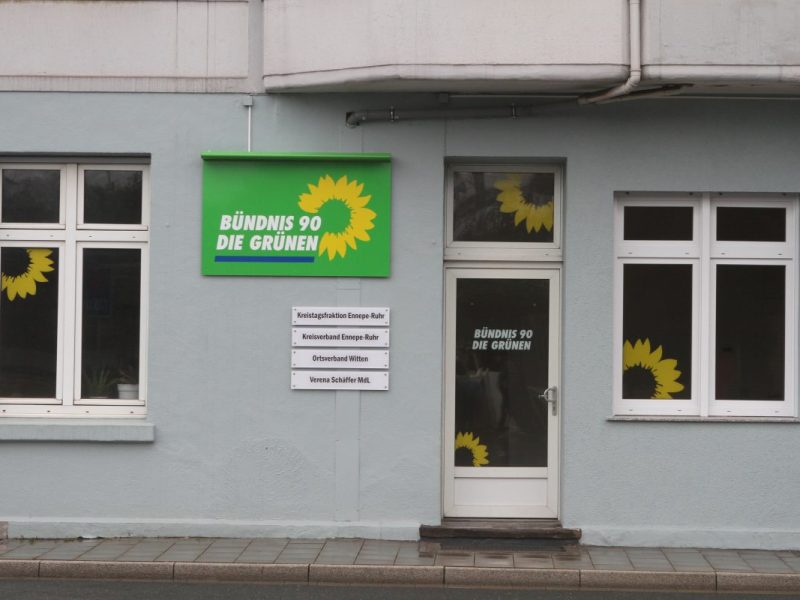 Bochum: Israelische Flagge wird am Parteibüro der Grünen beschädigt.