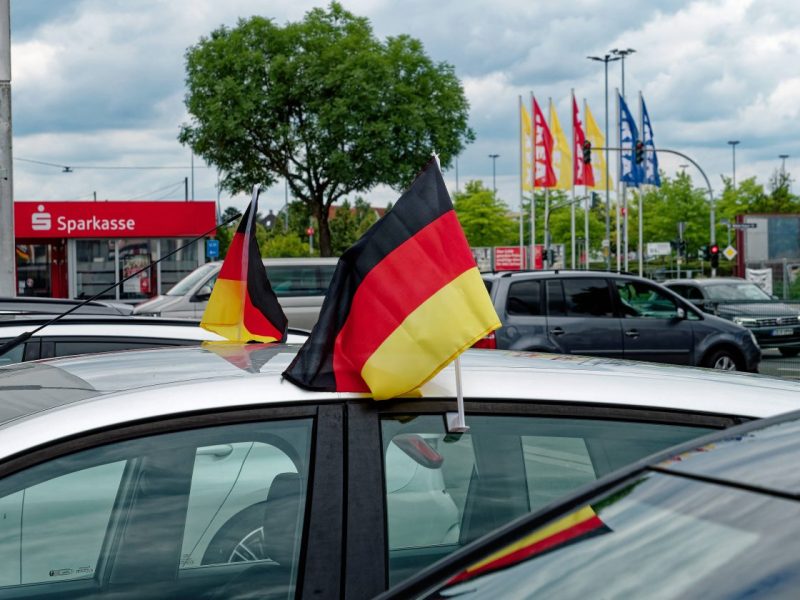 EM 2024: Kaum mehr Deutschland-Fahnen an Autos.