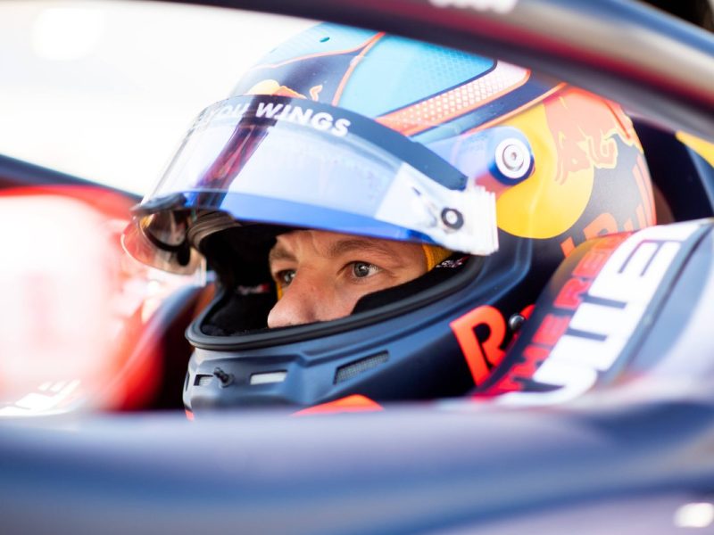 Ein deutscher Nachwuchsfahrer kann auf seinem Weg in die Formel 1 den nächsten Erfolg feiern. Er macht weiter auf sich aufmerksam.