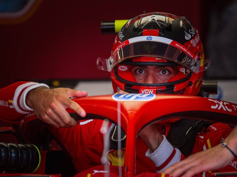 Die Zukunft von Carlos Sainz ist weiter offen. Der Formel-1-Pilot hat noch kein neues Team. Kommt das Fahrerkarussell nun trotzdem in Fahrt?