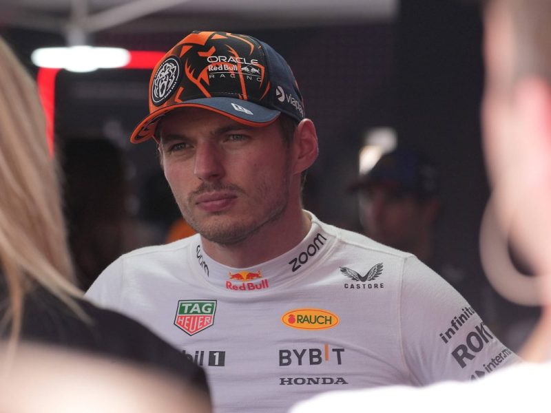 Max Verstappen bekommt von einem Ex-Piloten heftige Kritik um die Ohren gepfeffert. Der Formel-1-Weltmeister muss sich einiges anhören.