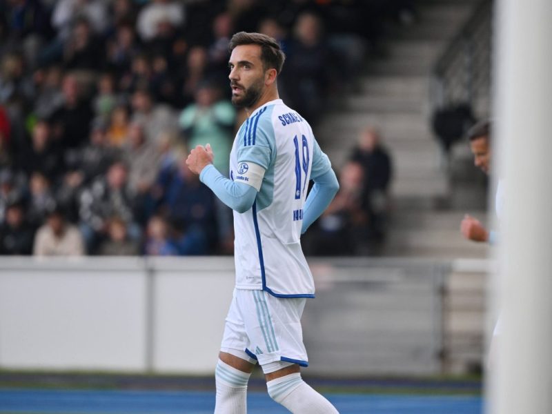 Schalke 04 hat große Neuigkeiten verkündet - Kenan Karaman bleibt bei S04! Die Knappen-Fans verwundert dabei vor allem eine Sache.