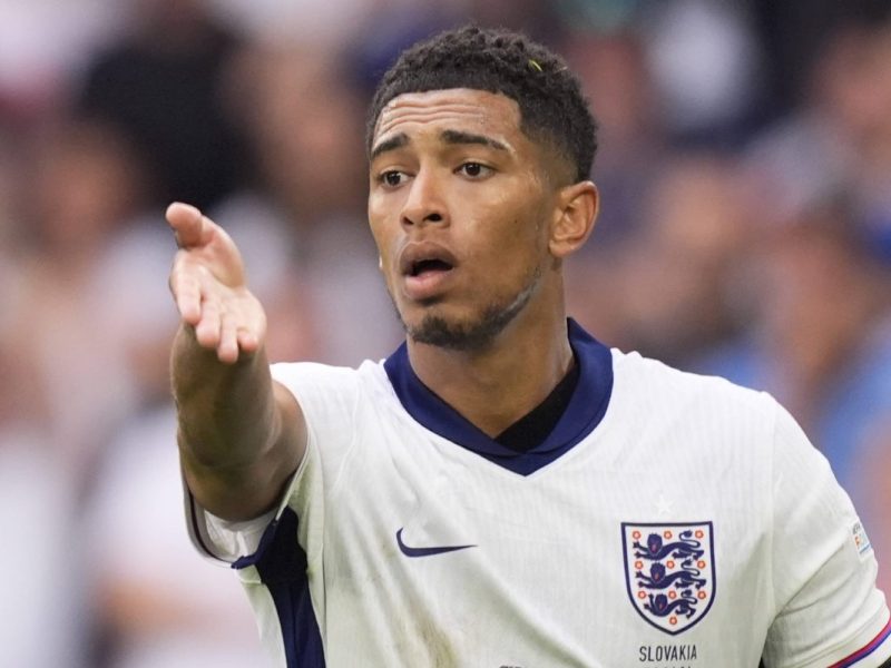 Jude Bellingham kriegt es voll ab.