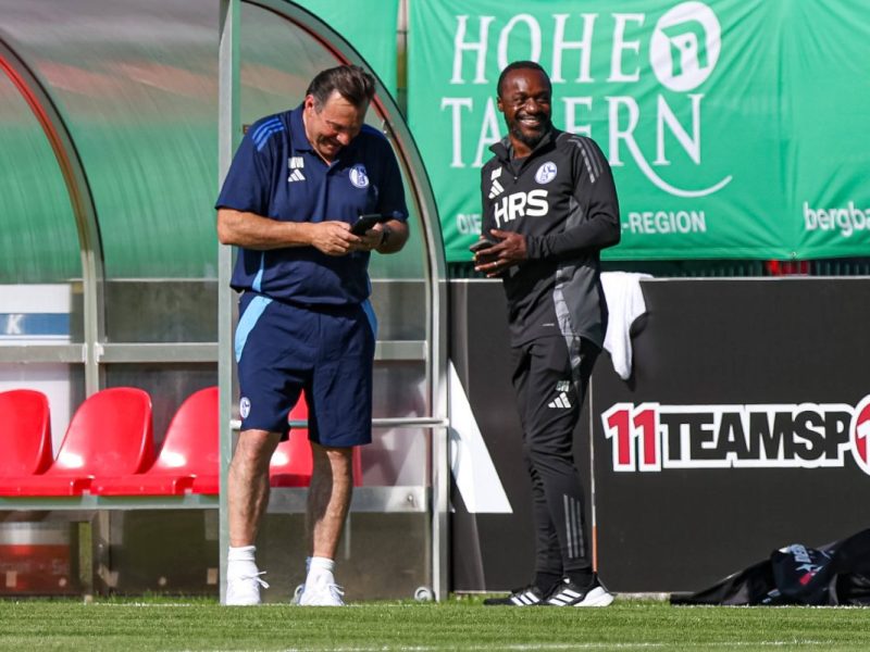 Ben Manga und der FC Schalke 04 haben gut lachen.