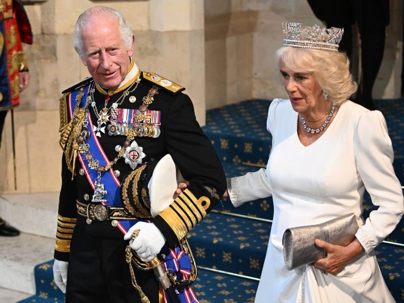 König Charles III. und Gattin Camilla huschen aktuell von Termin zu Termin. Dabei fällt ein Detail besonders auf...