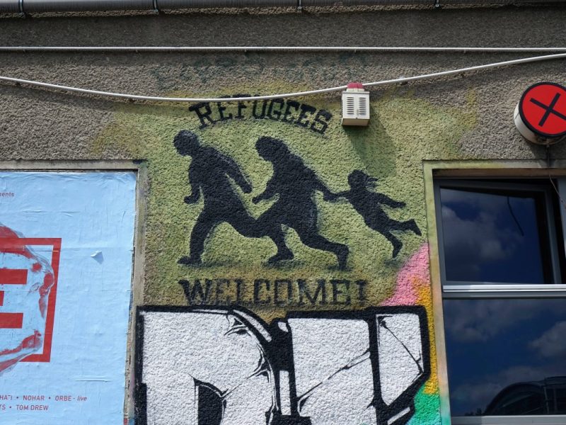 Trotz großspuriger Ankündigungen von Kanzler Scholz stocken die Abschiebungen weiterhin. Der Fall der Messerattacke in Solingen zeigt erneut, wie gefährlich ein Versagen der Behörden sein kann.