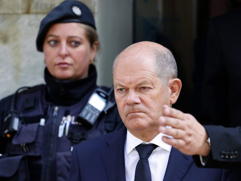 Bundeskanzler Olaf Scholz in Solingen.