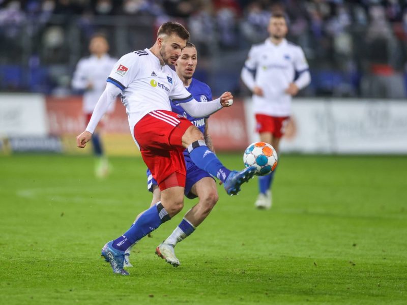 Beben bei der Konkurrenz von Schalke 04! Ein Zweitliga-Klub steht nach einem heftigen Schlag unter Schock.