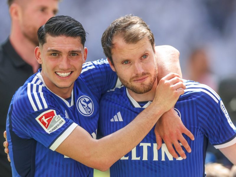 Thomas Ouwejan und Yussuf Kabadayi bei ihrem Abschied von Schalke.