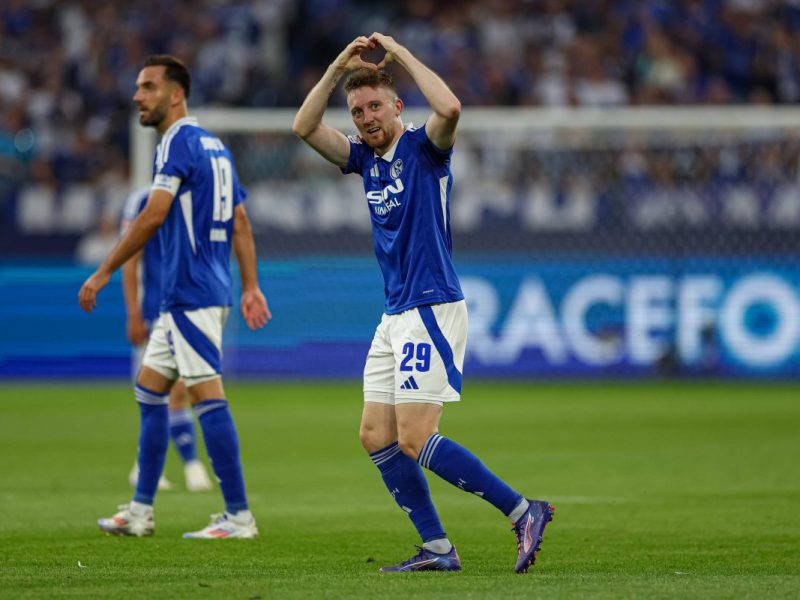 Tobias Mohr ist der Spieler der Stunde beim FC Schalke 04. S04 würde ihn gerne halten. Doch jetzt spricht er über einen möglichen Transfer.