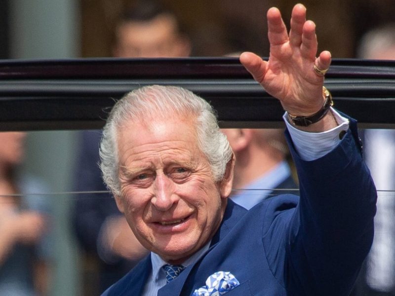 König Charles III. hetzt von einem Termin zum nächsten – doch damit ist jetzt Schluss! Der Buckingham Palace verkündet die Neuigkeiten!