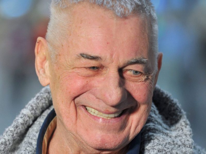 Heinz Hoenig liegt seit Monaten im Krankenhaus. Stets an seiner Seite: Seine Frau Annika. Sie gibt jetzt ein besonderes Update...