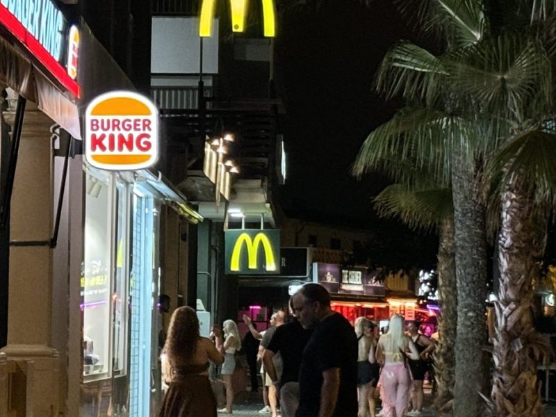 Der McDonald's am Ballermann 1 auf Mallorca.