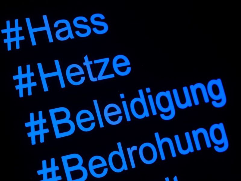 Vor der Sachsen-Wahl packen Bürgermeister über Bedrohungen im Ost-Bundesland aus.