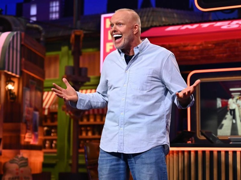 Stefan Raab zeigt es in Folge 2 seiner neuen Show allen.