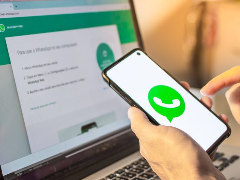 Whatsapp markiert bestimmte Nachrichten.