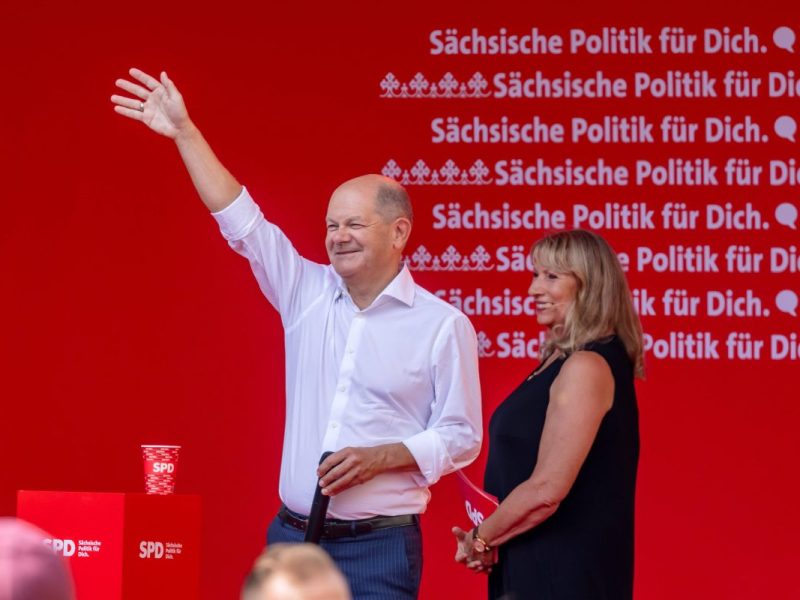 Trotz des fatalen Abschneidens lobte Olaf Scholz die SPD und forderte zu Zusammenhalt auf.