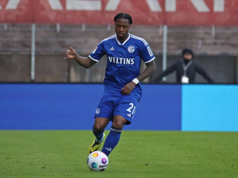 Beim FC Schalke04 lief es für ihn alles andere als rund. Doch nach seinem Wechsel geht es für einen Ex-Star immer weiter bergab.