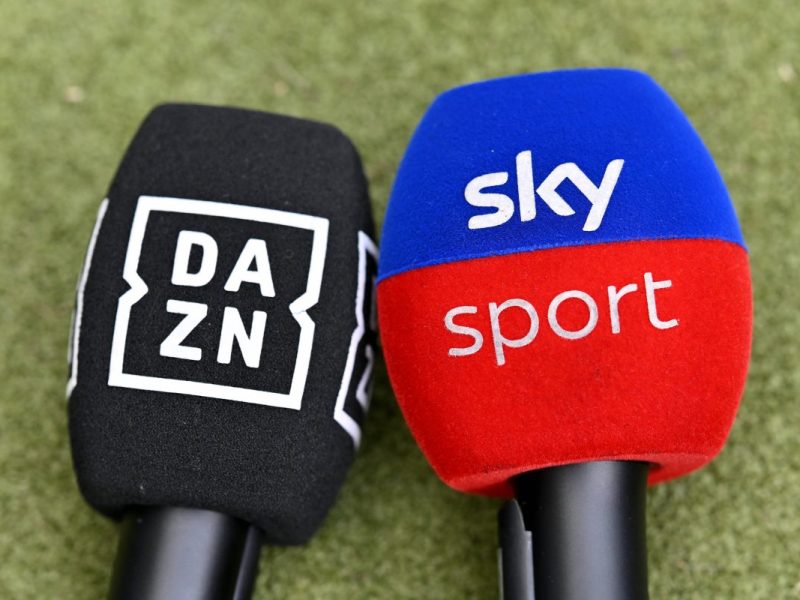 Der Kampf um die Bundesligarechte gehen in die nächste Runde! Die Fans haben eine klare Meinung zu dem Hammer und DAZN & Sky.