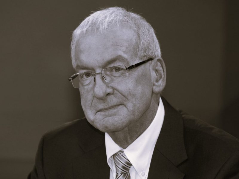 Als Schuldenberater bei RTL eroberte Peter Zwegat die Herzen der Zuschauer. Jetzt ist er im Alter von 74 Jahren überraschend verstorben.