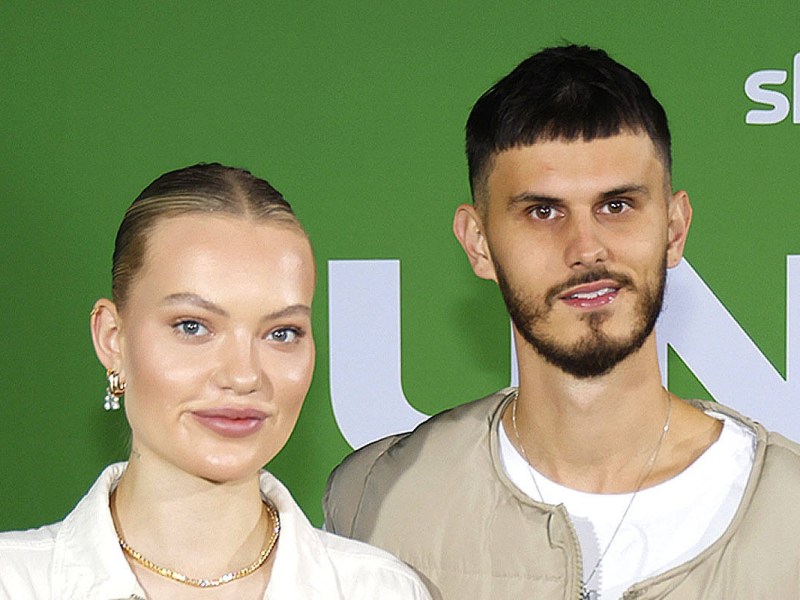 Cheyenne Ochsenknecht und Nino kehren mit der zweiten Staffel von „Unser Hof“ zurück. Im Interview kommen nun spannende Details ans Licht.