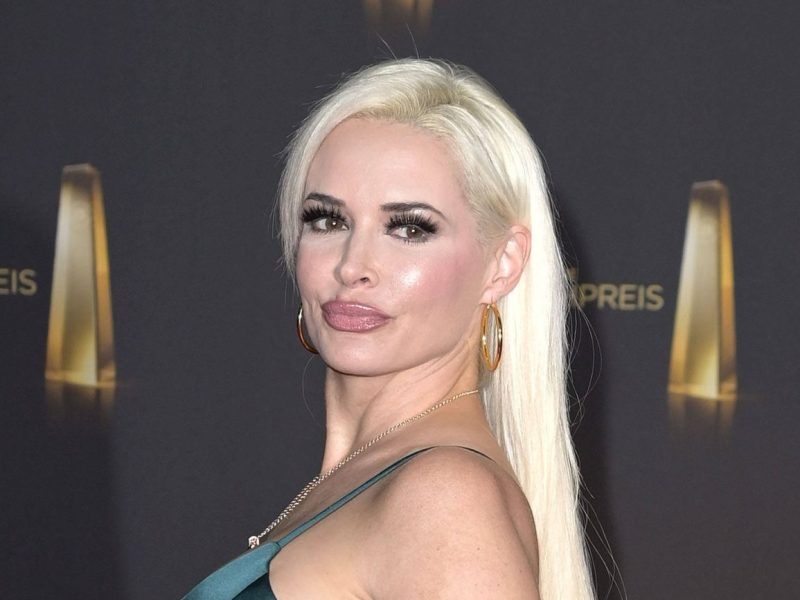 Lange hat sie das treffen aufgeschoben! Jetzt trifft Daniela Katzenberger endlich den neuen Partner ihrer Mutter und fällt ein klares Urteil.