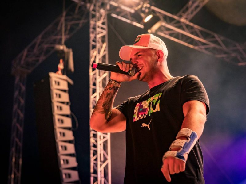 Auf Mallorca tritt der Sänger Pietro Lombardi im Megapark am Ballermann auf.