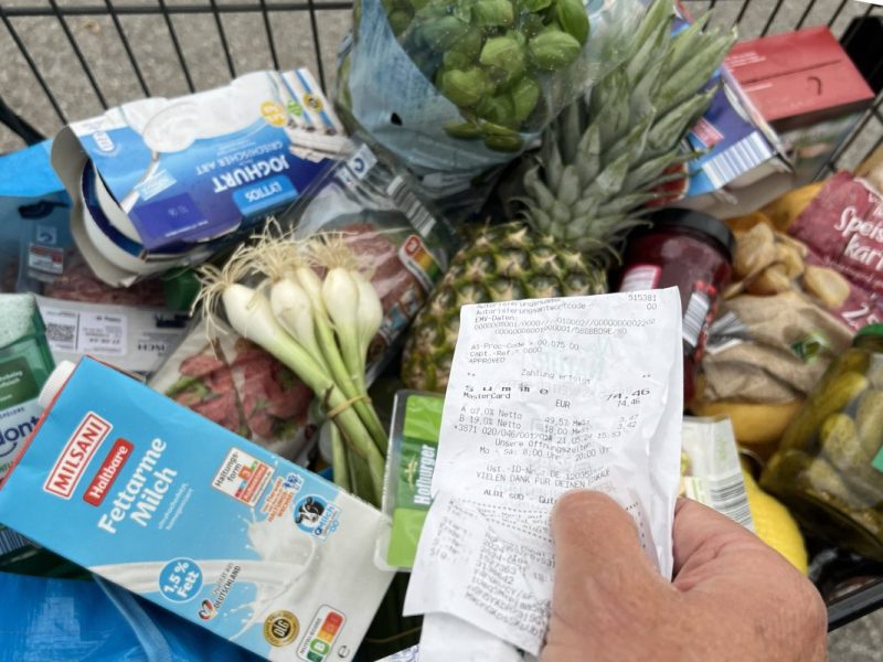 Einkauf mit Kassenbon