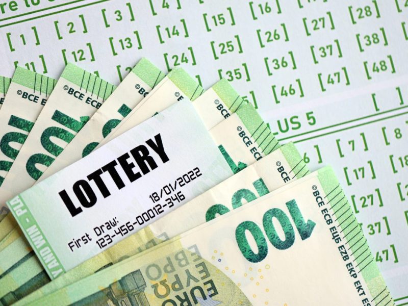 Sie sorgte mir einem exzessiven Lebensstil nach ihrem Lotto-Gewinn für Aufsehen. Nun steht die Lottogewinnerin erneut in den Schlagzeilen.