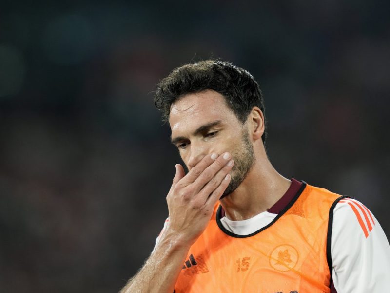 Für Mats Hummels läuft seine Zeit Italien alles andere als rund. Sein Trainer spricht nun über die Zukunft des Ex-BVB-Stars.