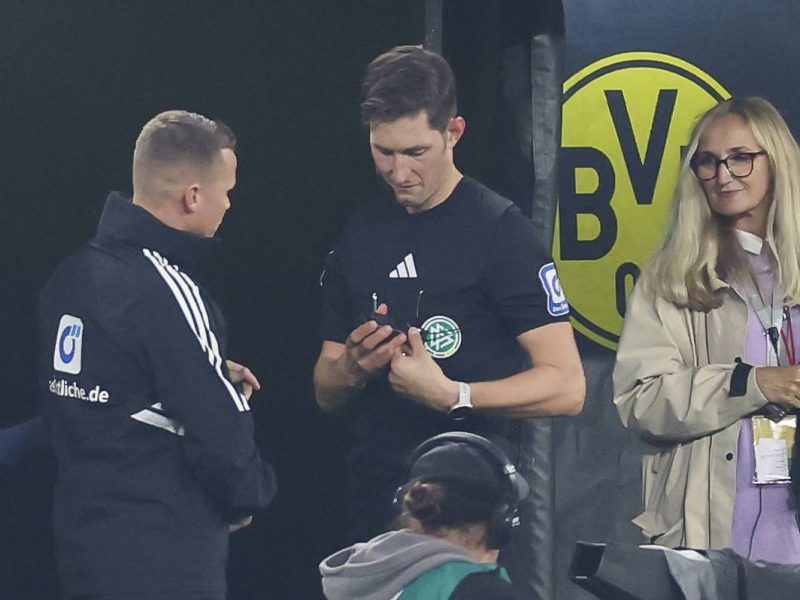 Matthias Jöllenbeck leitete die Partie BVB - St. Pauli.