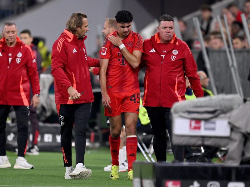 Trotz des Sieges gegen Stuttgart ist die Stimmung beim FC Bayern München getrübt. Die schwere Verletzung eines Youngsters überschattet den Erfolg.