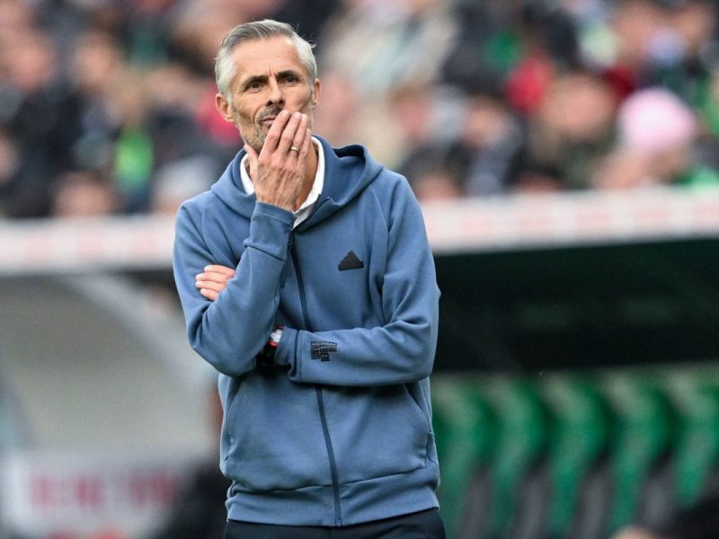 Kees van Wonderen spricht Klartext! Der Trainer des FC Schalke 04 hat eine deutliche Forderung an seine Mannschaft.