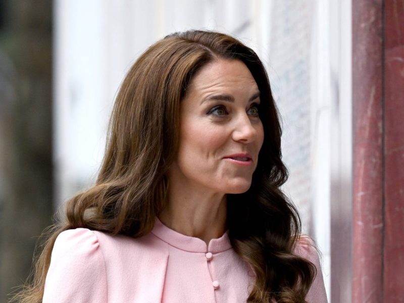 Kate Middleton zeigt sich outfittechnisch stets von ihrer besten Seite. Nun scheint sich eine Designerin an einen aufwühlenden Moment zu erinnern.